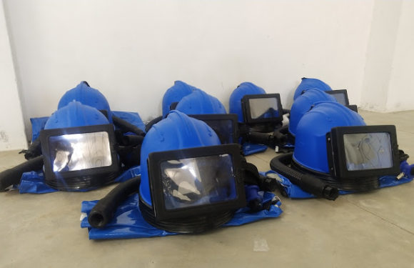 Sandblasting helmets